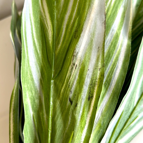 Faux Tropical Greenery stem - Picture 9 of 9